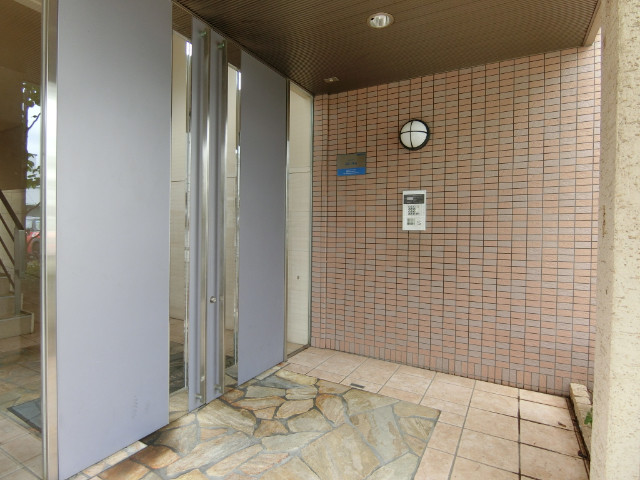 27/30 エントランス