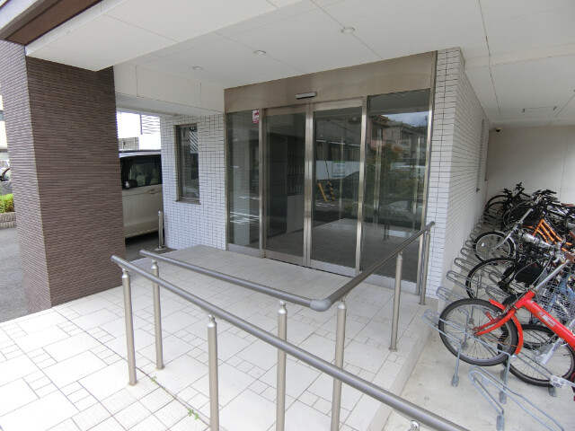 25/30 エントランス