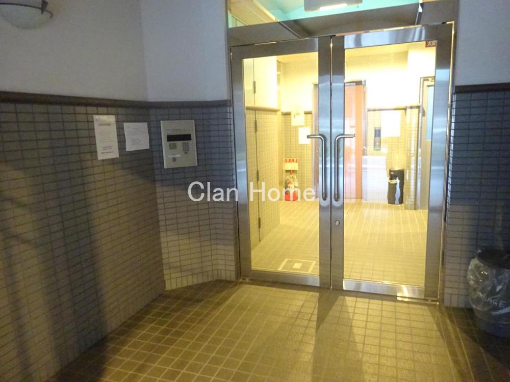 27/30 エントランス