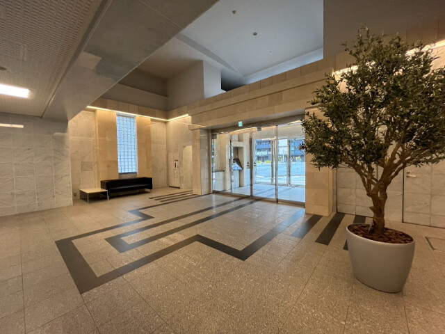 26/27 エントランス