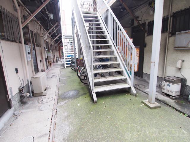 22/30 エントランス