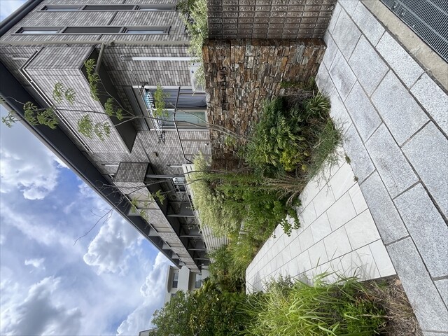 28/30 エントランス