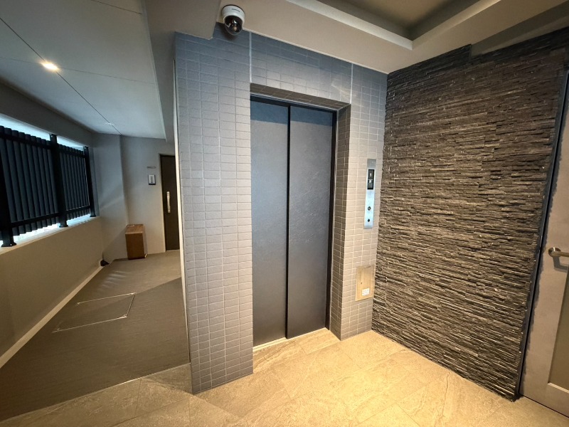 23/25 エントランス