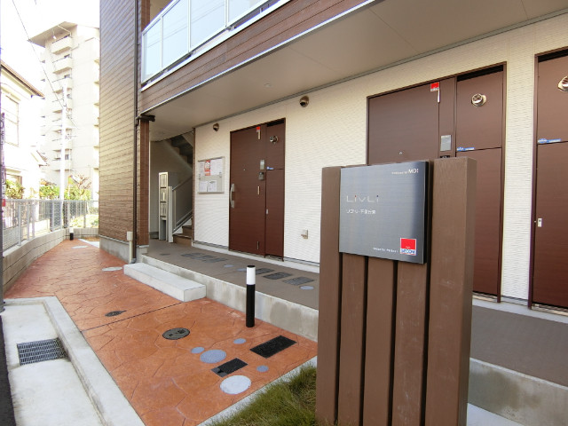 27/30 エントランス