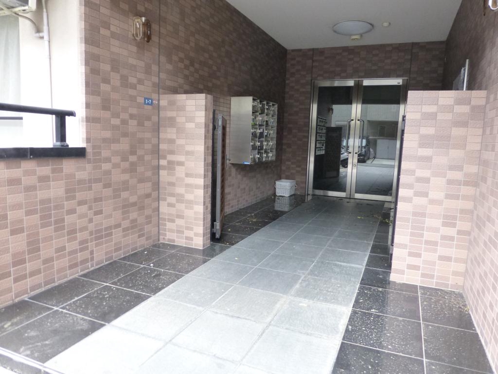 26/30 エントランス