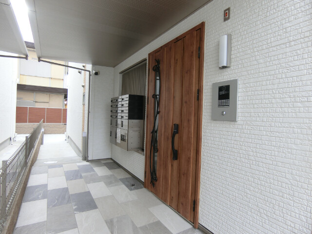 27/30 エントランス