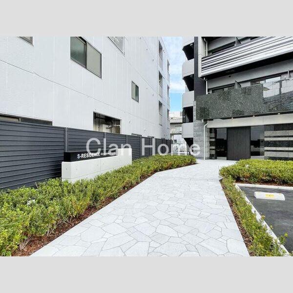 19/30 エントランス