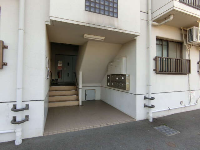 26/30 エントランス