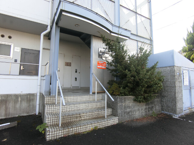 27/30 エントランス