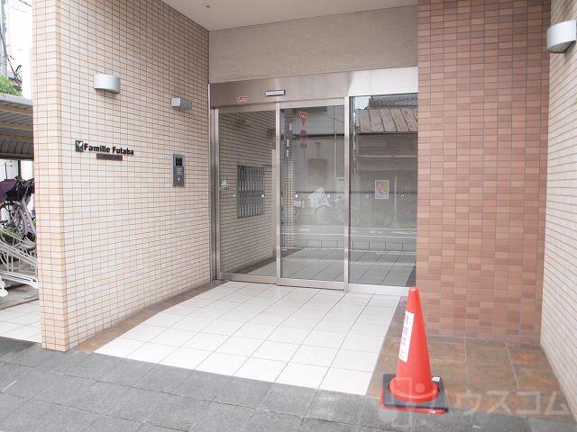 28/30 エントランス