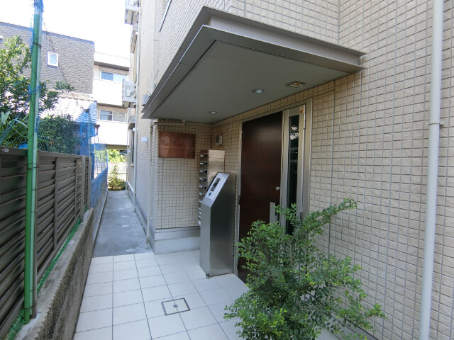 28/30 エントランス