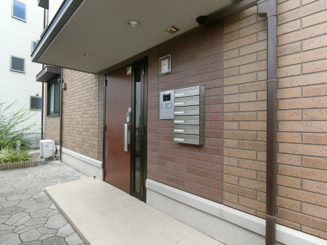 27/30 エントランス