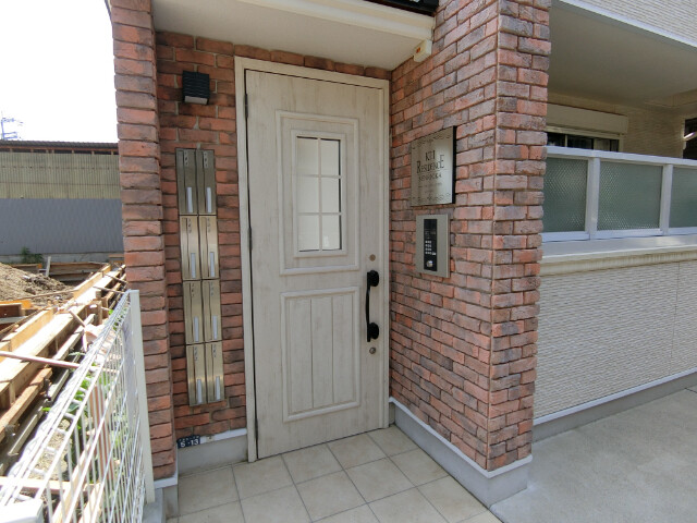 26/30 エントランス