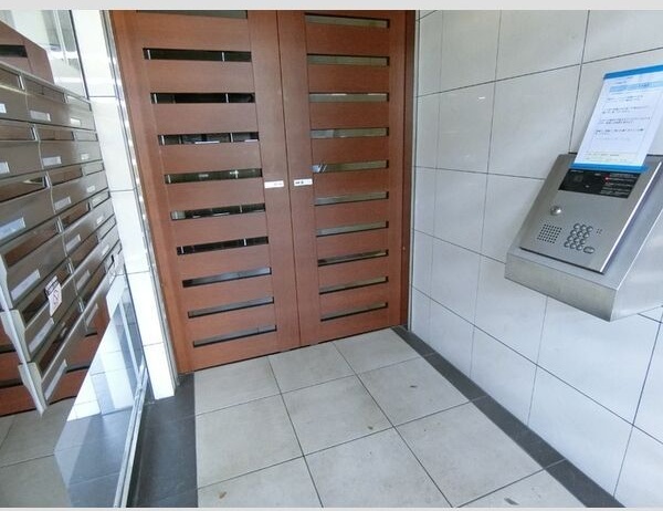 15/21 エントランス