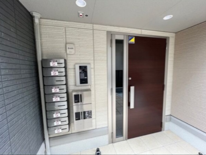 13/18 エントランス