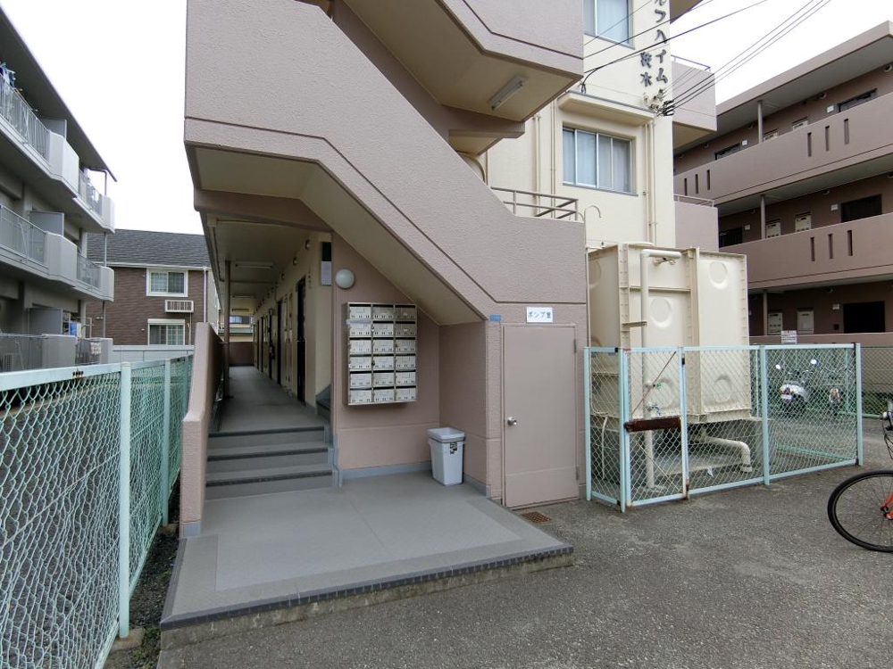 26/30 エントランス