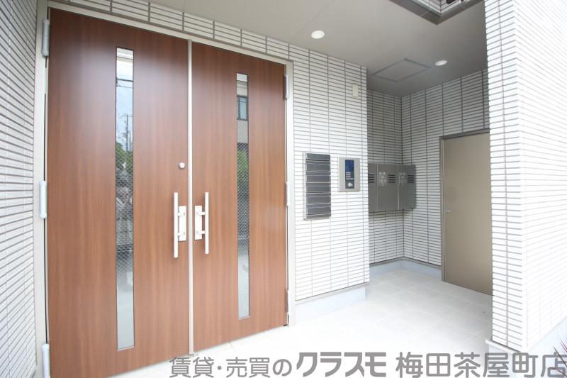 26/30 エントランス