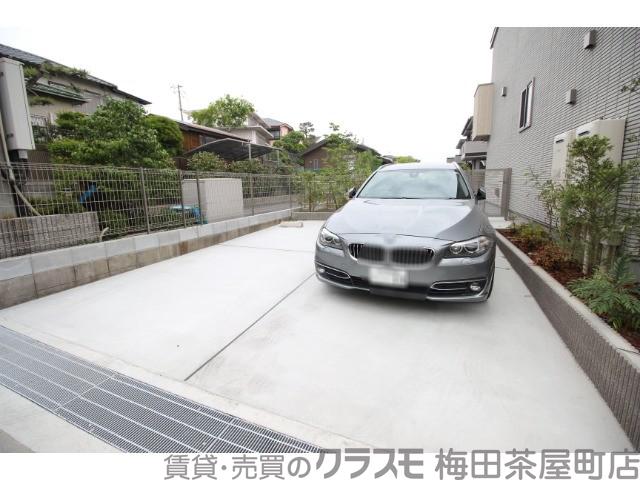27/30 駐車場