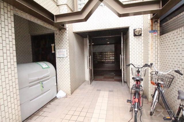 26/30 エントランス