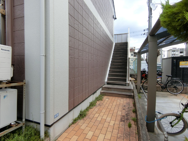 27/30 エントランス