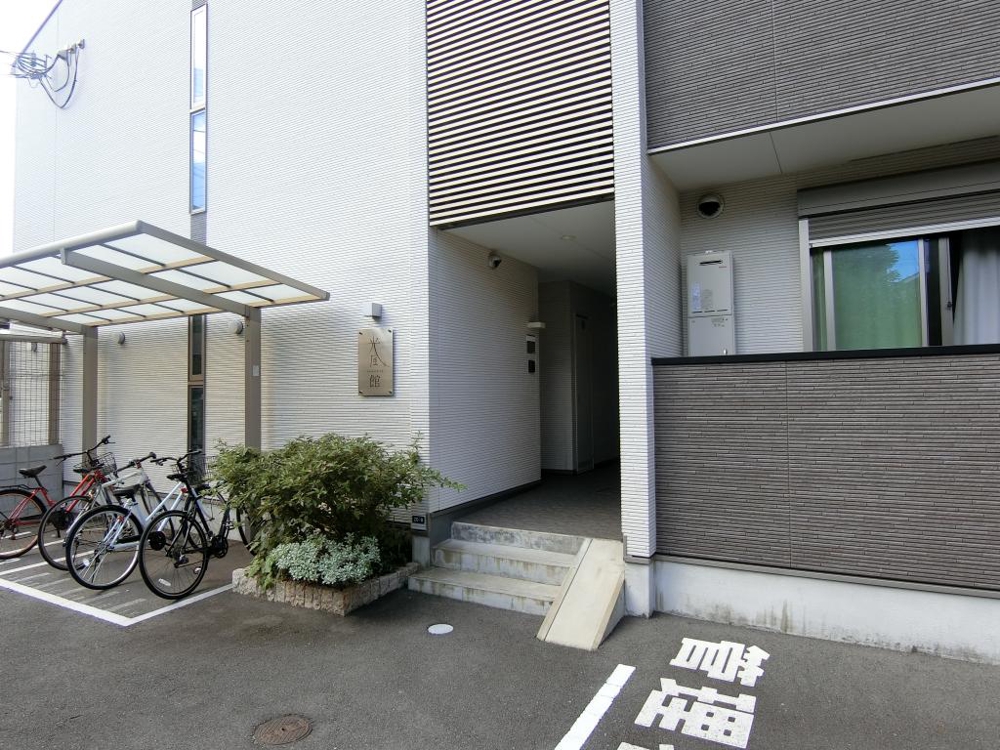 26/30 エントランス