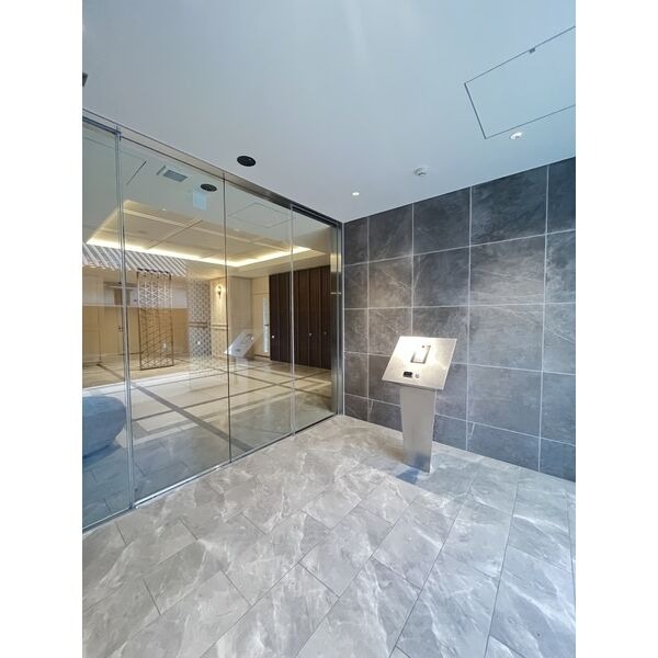 16/18 エントランス