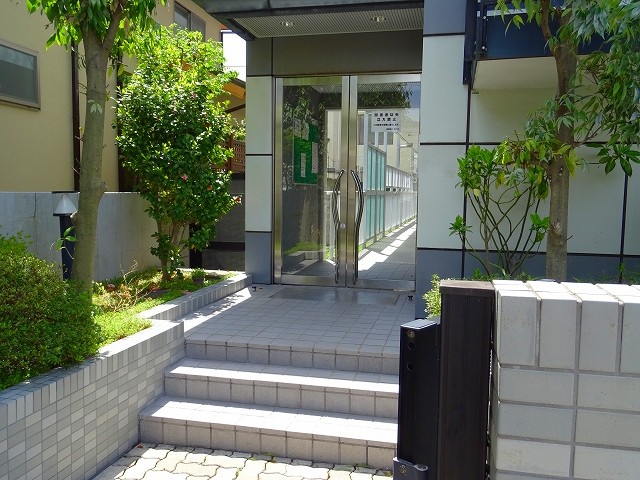 21/30 エントランス