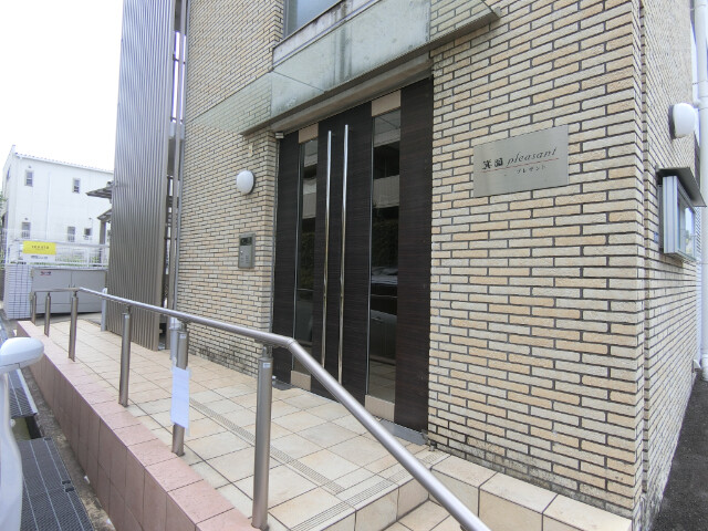 24/28 エントランス