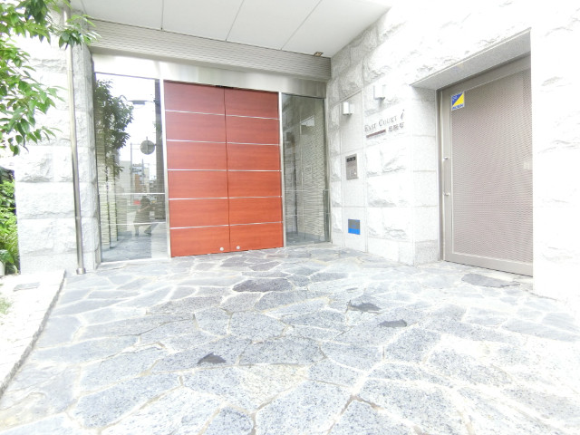 26/30 エントランス