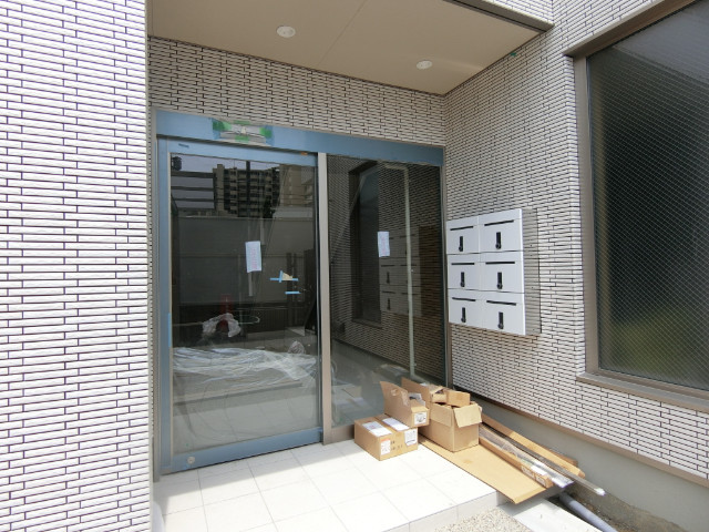 27/30 エントランス