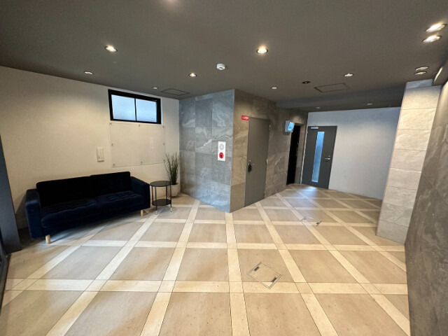 28/30 エントランス