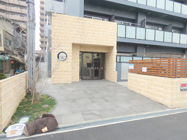 18/25 エントランス