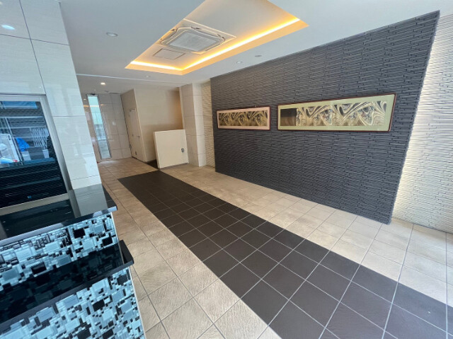 27/30 エントランス