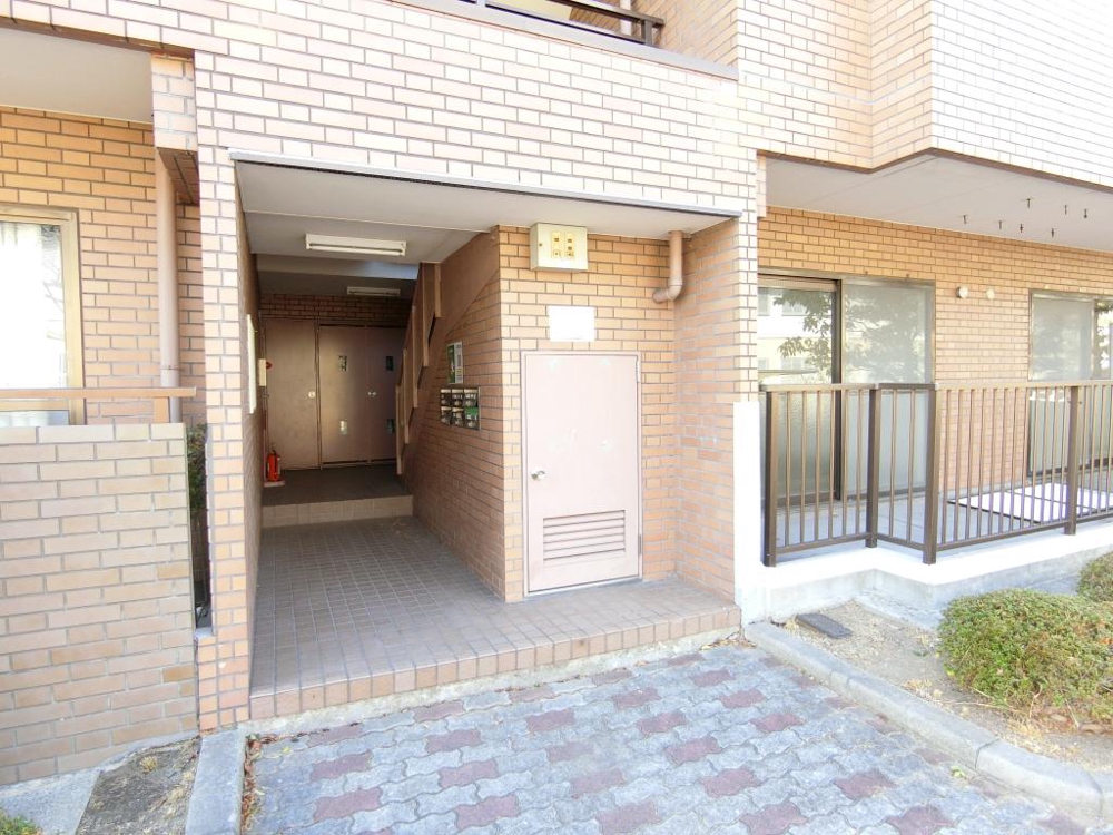 28/30 エントランス