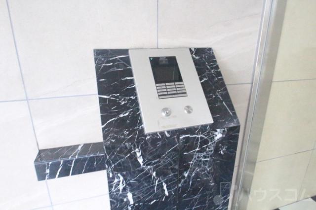 28/30 エントランス