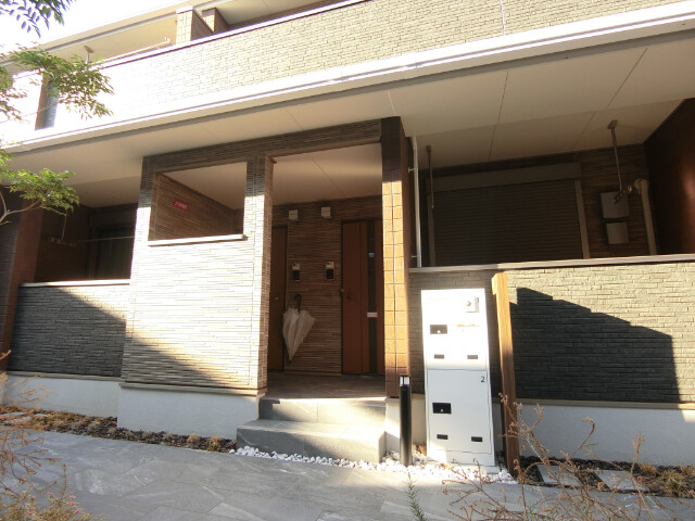 27/30 エントランス