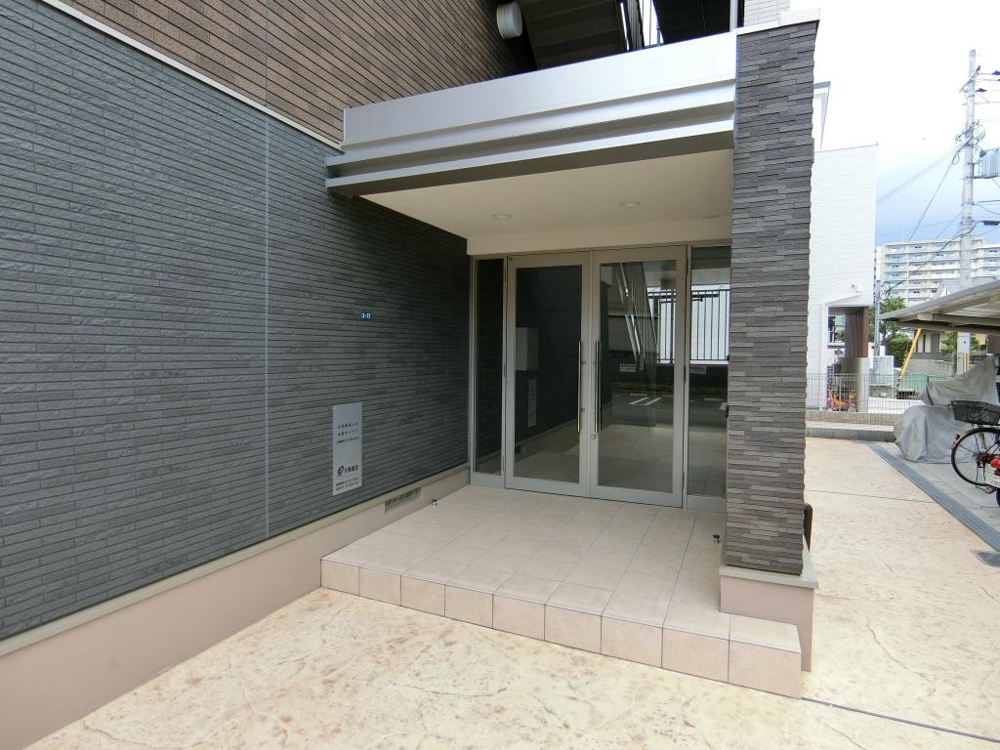 26/30 エントランス