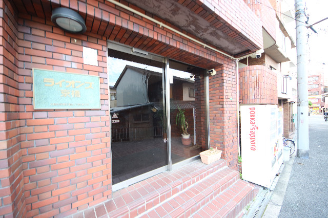 27/30 エントランス