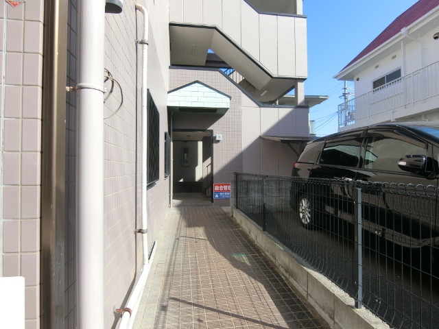 23/30 エントランス