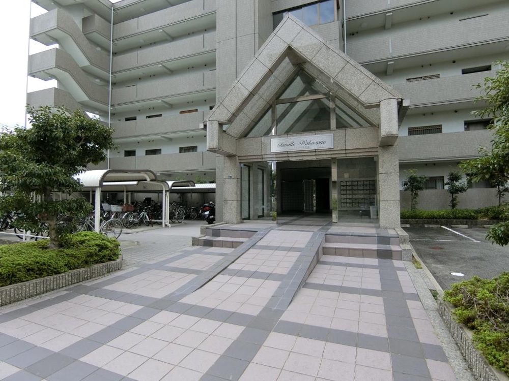 27/30 エントランス