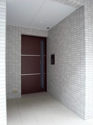 23/24 エントランス