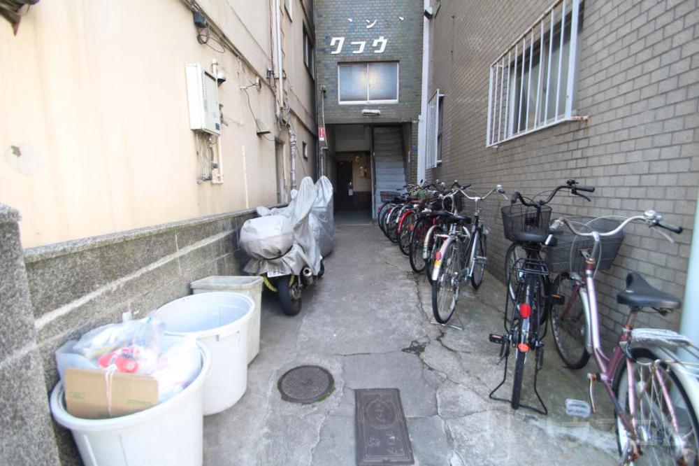 26/30 エントランス