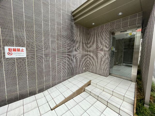 22/23 エントランス