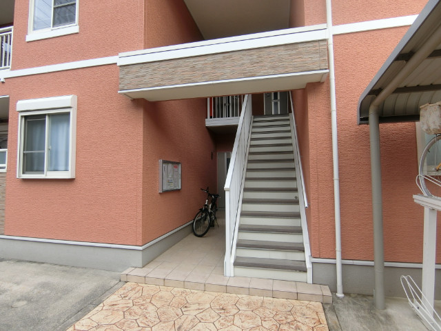 27/30 エントランス