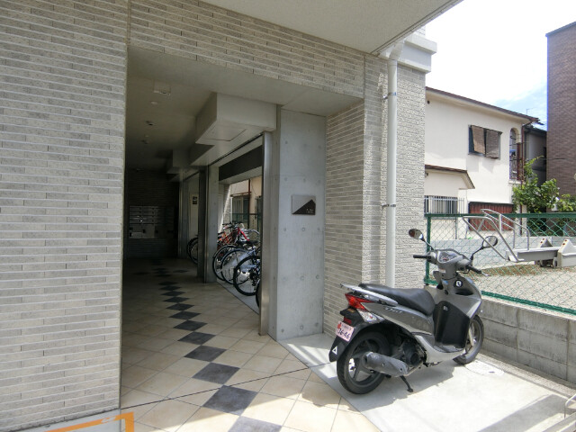 28/30 エントランス