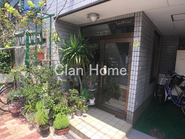 27/30 エントランス