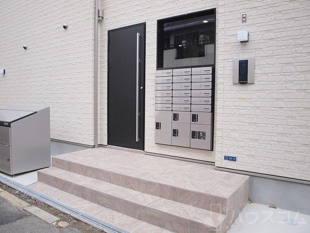 28/30 エントランス