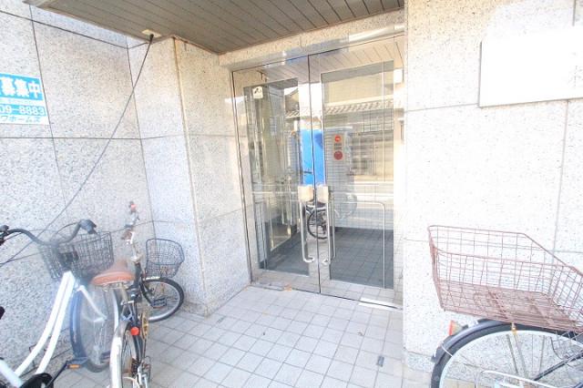 26/30 エントランス