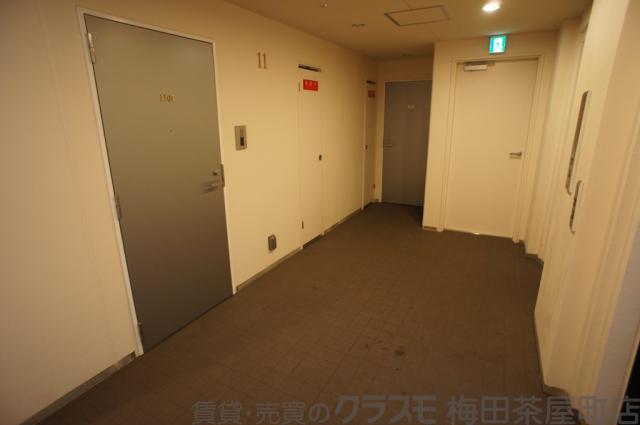 28/30 エントランス