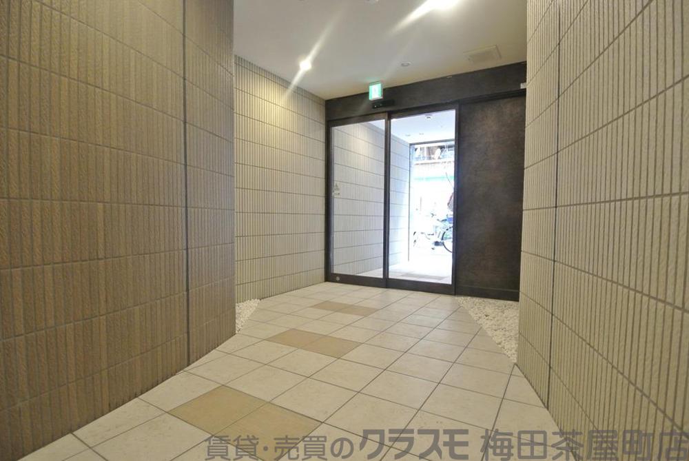 27/30 エントランス